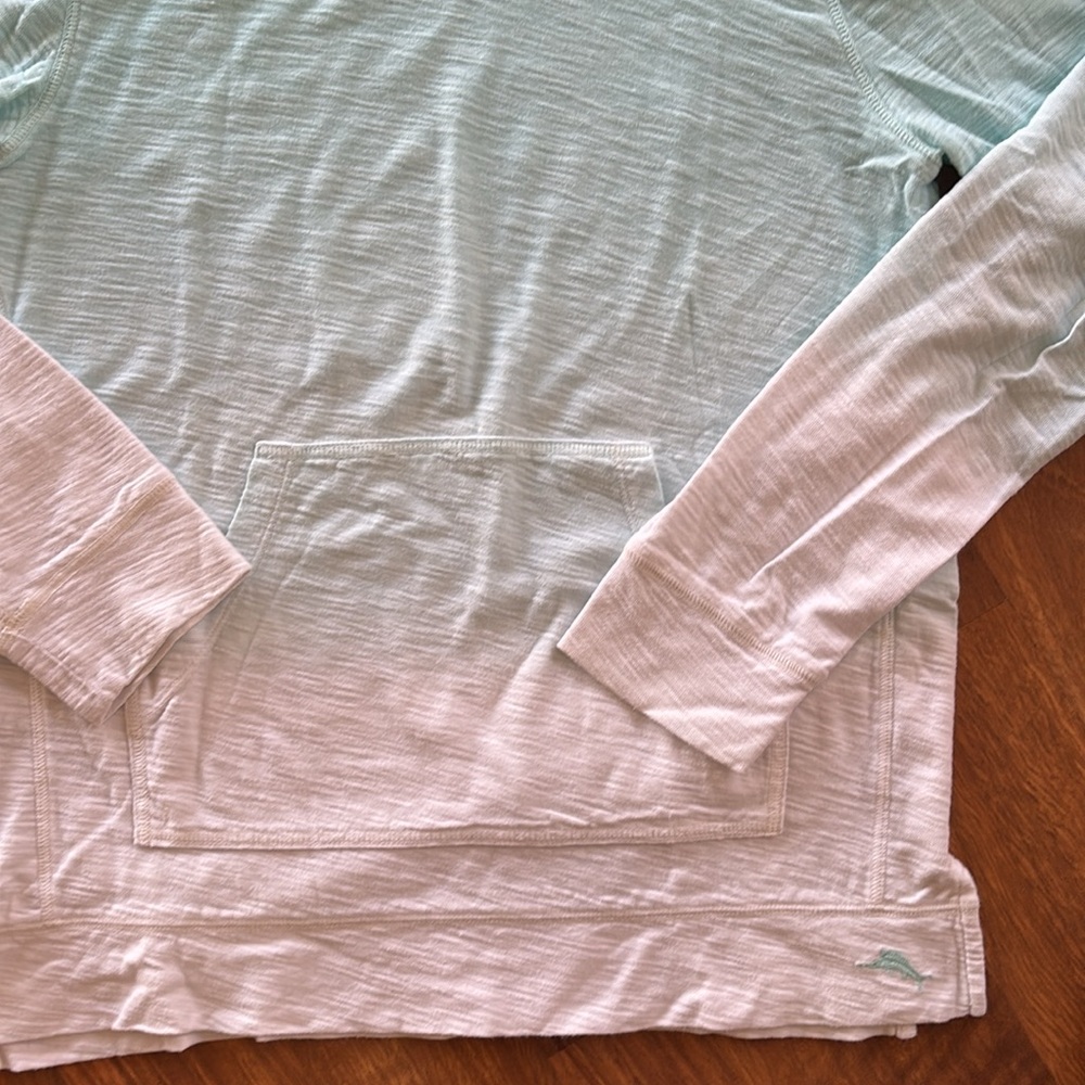 Tommy Bahama women’s ombré lightweight long sleeve hoodie - Picture 2 of 3